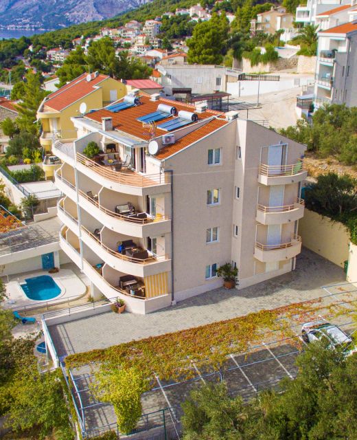 Family-friendly Apartments With Swimming Pool Brela, Makarska - 20065 Brela