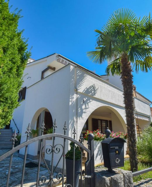 Apartments With Parking Space Malinska, Krk - 20380 Malinska