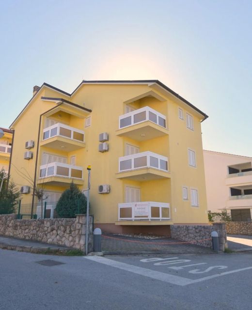 Apartments With Parking Space Malinska, Krk - 20437 Malinska