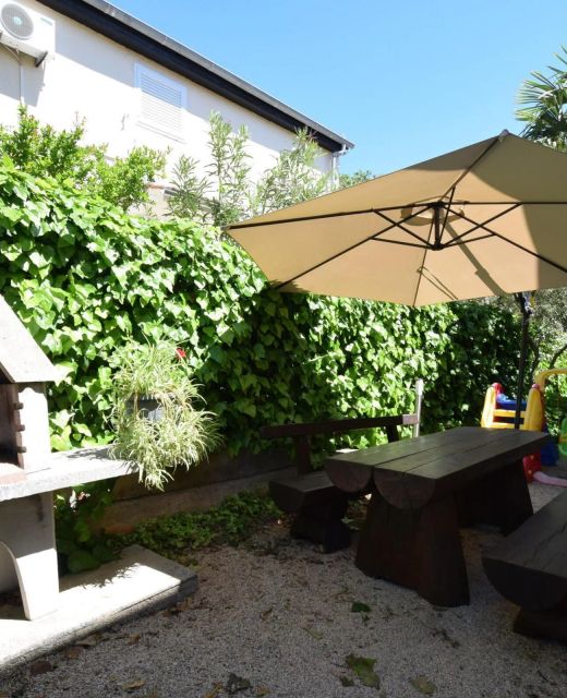 Apartments With Parking Space Njivice Krk - 20447
