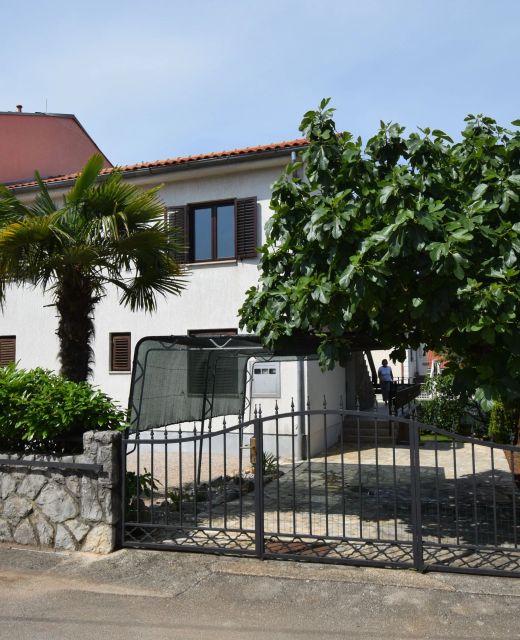 Apartments With Parking Space Malinska, Krk - 20460 Malinska