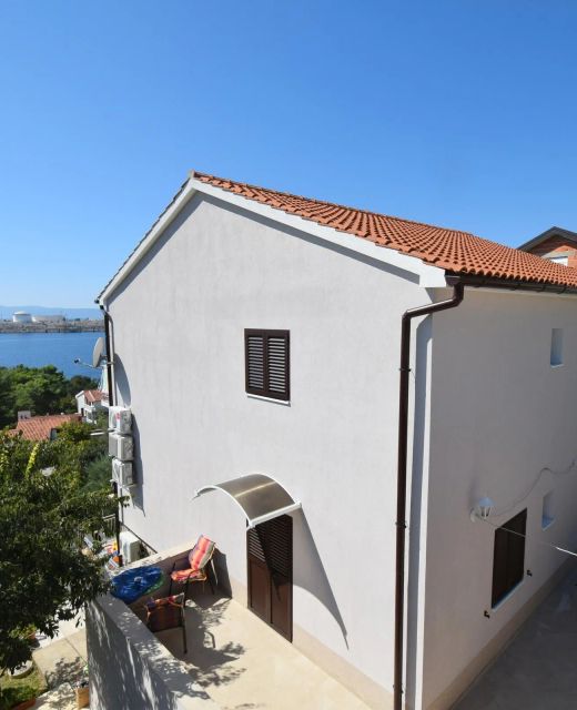 Apartments With Parking Space Omišalj, Krk - 20472 Omišalj