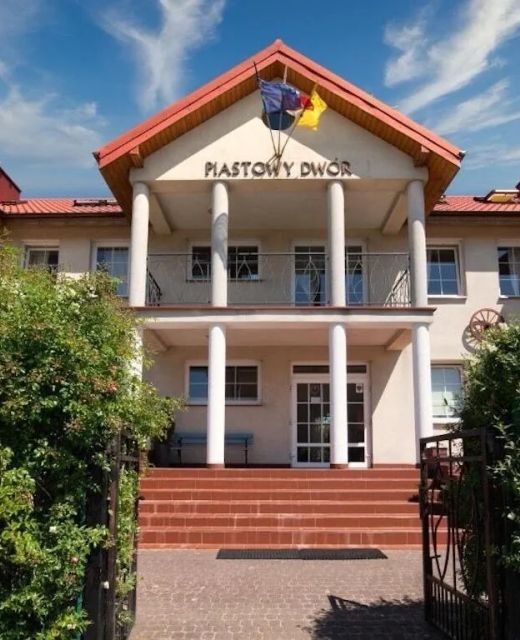 Pensjonat "Piastowy Dwór" Jastrzębia Góra