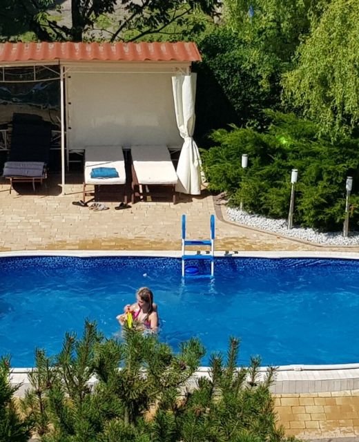 Aven'a pokoje gościnne z basenem