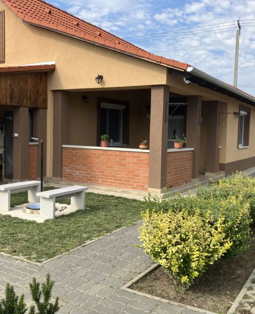 Bagolyvár Vendégház II. Abádszalók
