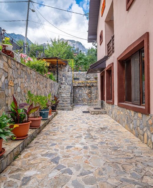 Casa Nicolas Bușteni 