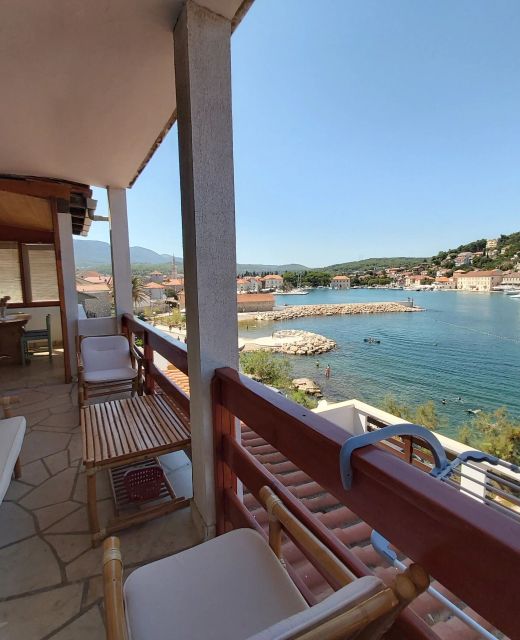 Apartment Next to the sea Jelsa