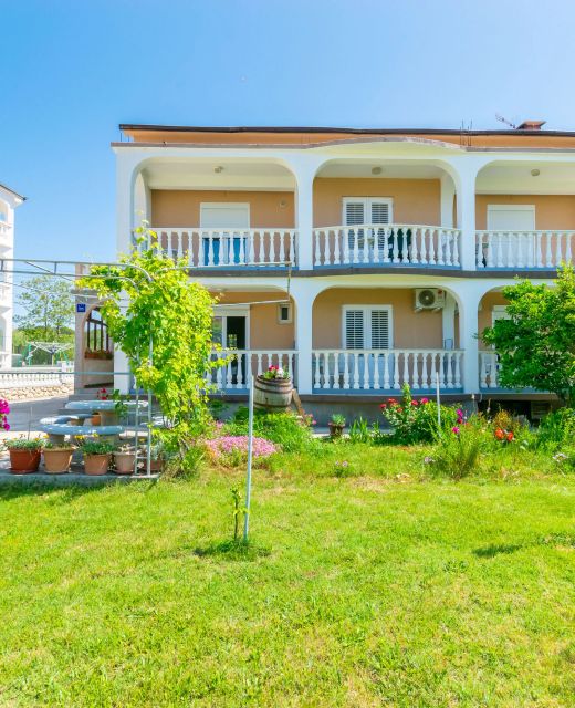 Apartments Antun M Lopar