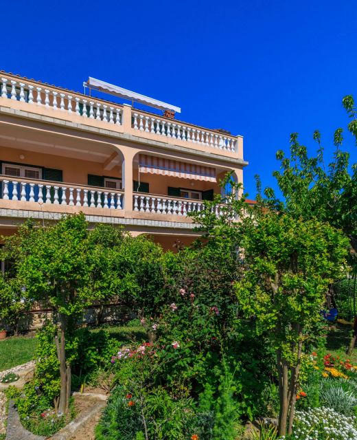 Apartments Ivan C Lopar