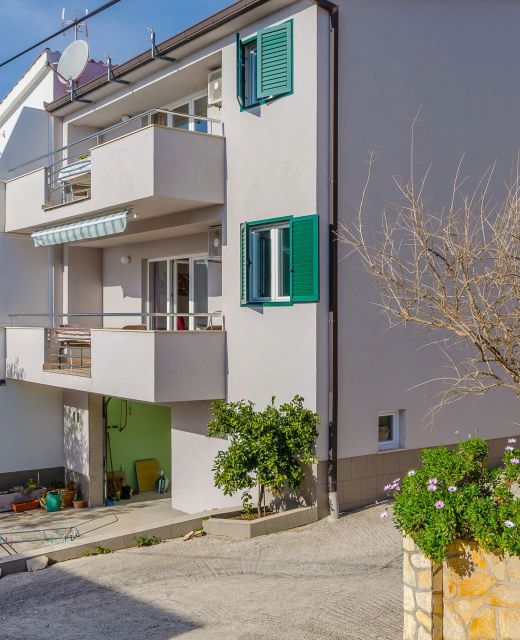 Apartments Modric Okrug Gornji