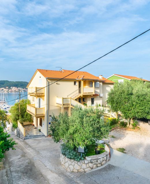 Apartments Sabina Supetarska Draga