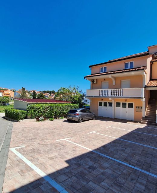 Apartments Dijana Lopar