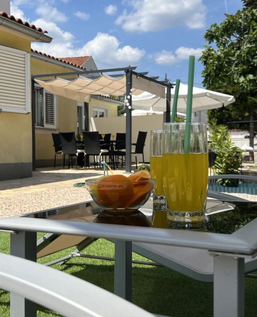 House Roca with jacuzzi Vodice