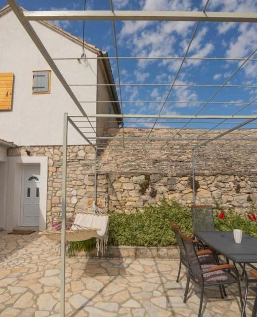 House MG Skradin