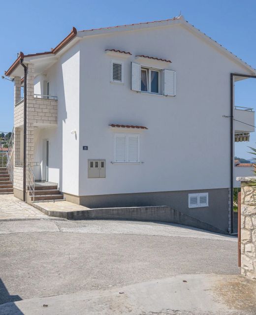 Apartments Ivan Okrug Gornji II