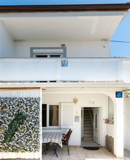 House Nenad Lopar