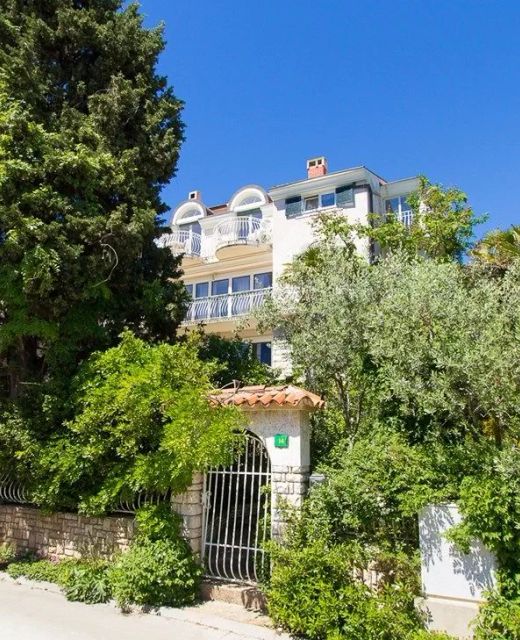 Casa Laura Pula