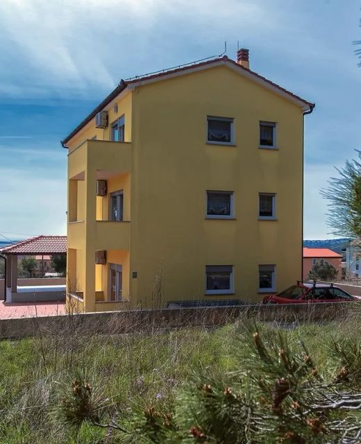 House Robert Medulin