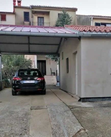 House Orbanin Pula