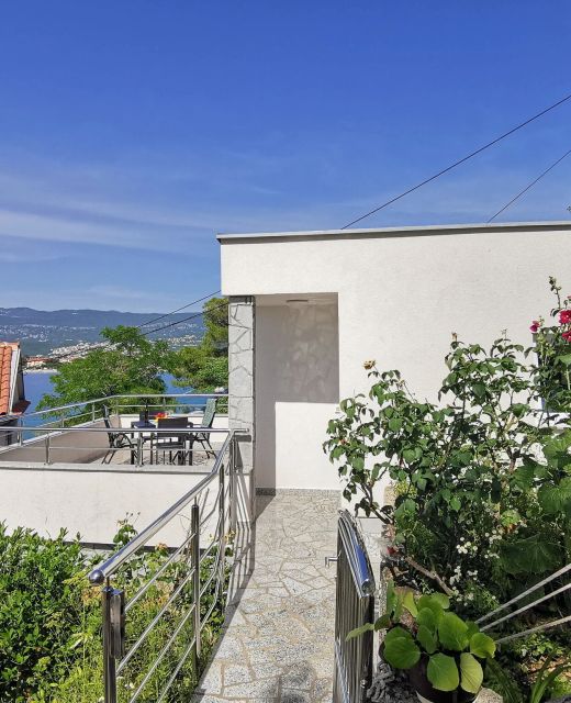 Apartment Glorijeta with Sea View Silo