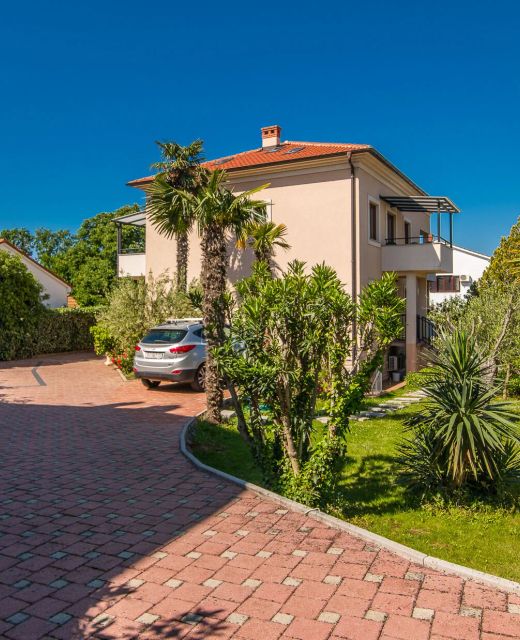 Apartments Katja Njivice
