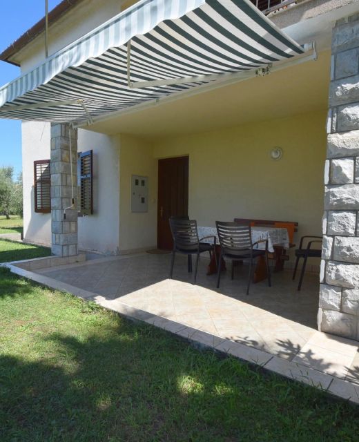 Apartment Anica Njivice