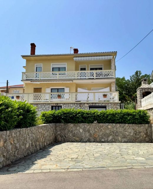 Apartment Rozi with Sea View Silo
