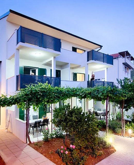 Apartments And Rooms By The Sea Komiža, Vis - 9722 Komiža