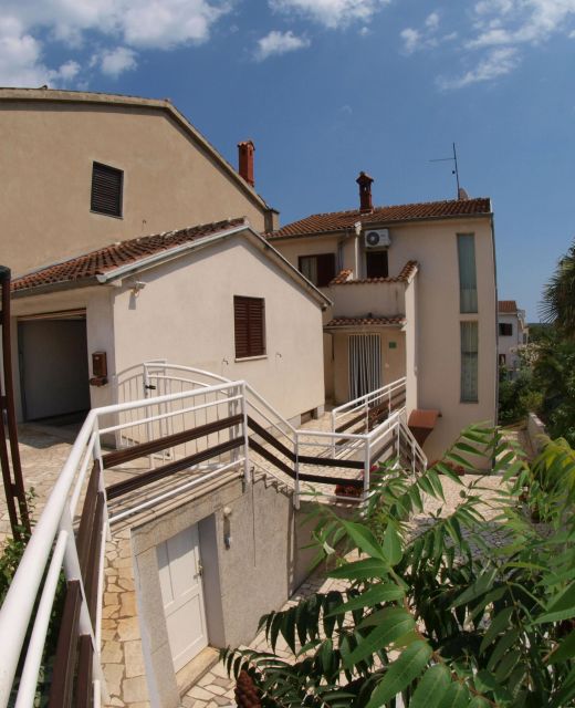 Apartments With Parking Space Pula - 20809