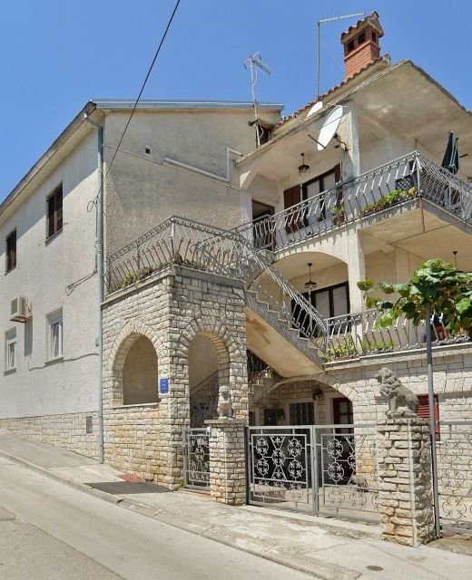 Apartments With Parking Space Pula - 20815