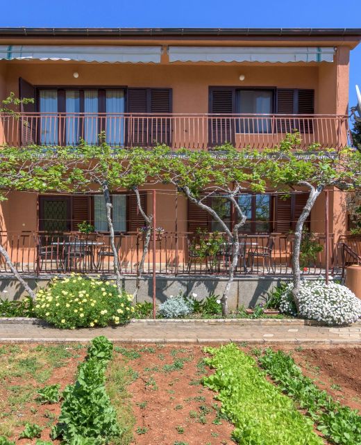 Apartments With Parking Space Fažana - 20822