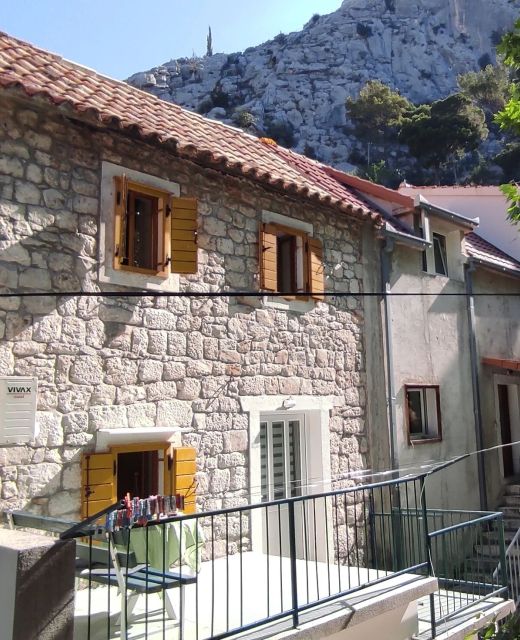 Apartments With Parking Space Omiš - 21053