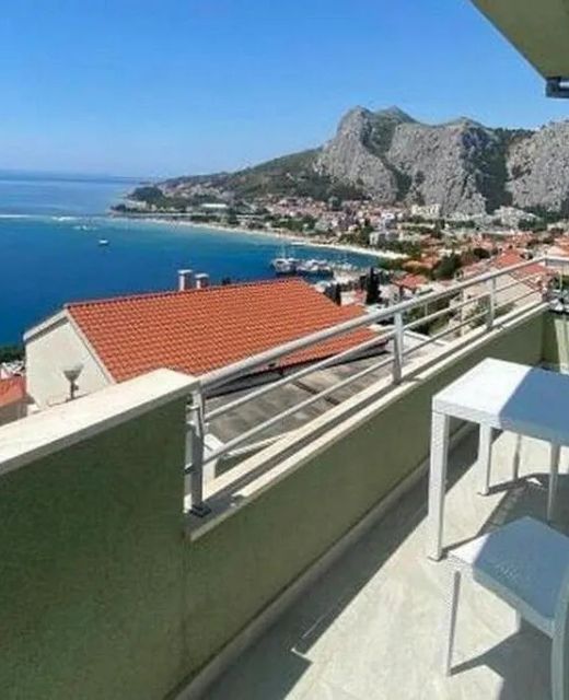 Apartments With Parking Space Omiš - 21057
