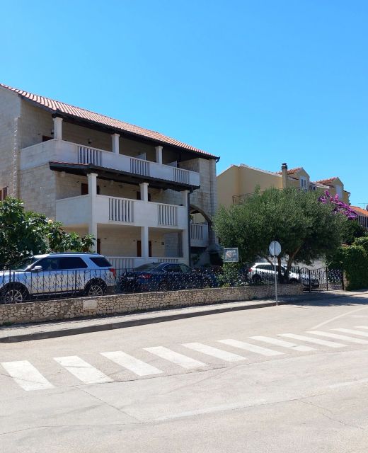 Apartments With Parking Space Supetar, Brač - 21110 Supetar