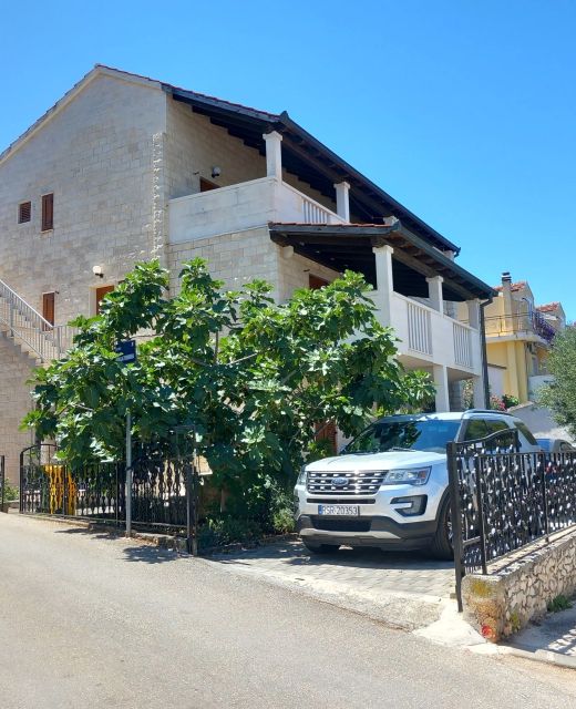 Apartments With Parking Space Supetar, Brač - 21110 Supetar