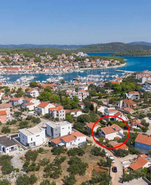 Apartments With Parking Space Jezera, Murter - 21148 Jezera