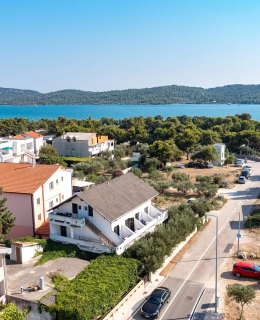 Apartments And Rooms With Parking Space Pirovac, Šibenik - 21487 Pirovac