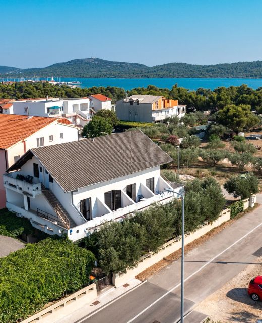 Apartments And Rooms With Parking Space Pirovac, Šibenik - 21487 Pirovac