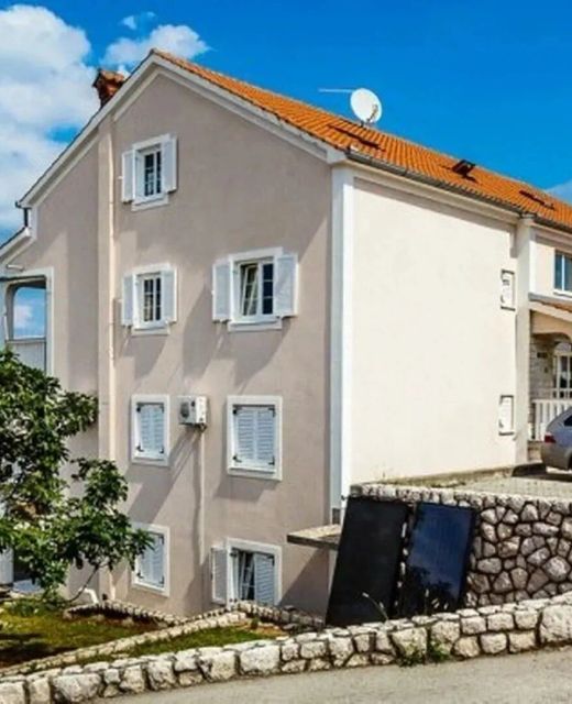 Apartments With Parking Space Malinska, Krk - 21671 Malinska