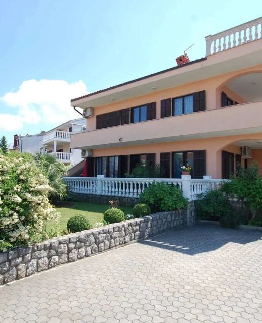 Apartments With Parking Space Njivice, Krk - 21860 Njivice