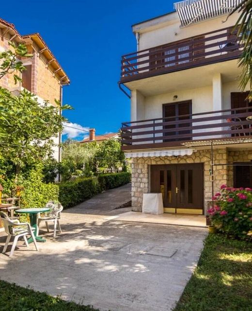 Apartments With Parking Space Njivice, Krk - 21861 Njivice