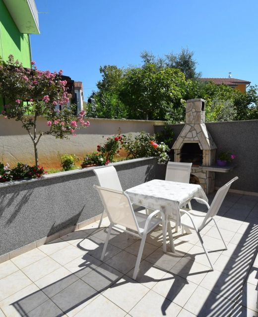 Apartments With Parking Space Njivice, Krk - 21902 Njivice