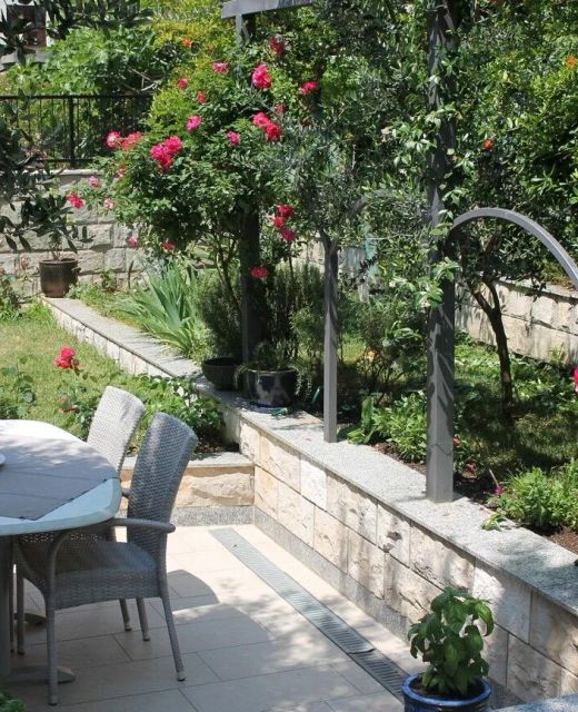 Apartments With Parking Space Makarska - 21911
