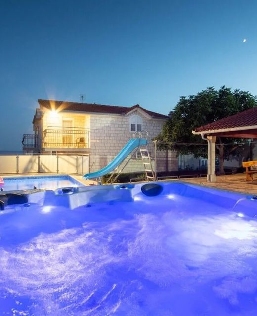 Family-friendly Apartments With Swimming Pool Stobreč, Split - 21990 Stobreč