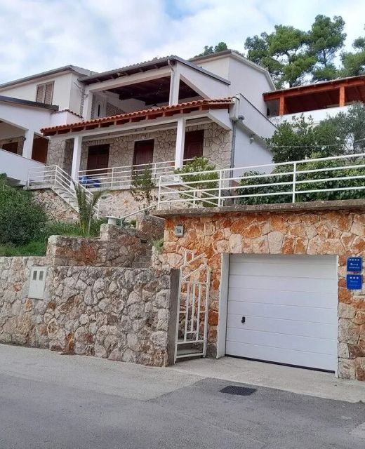 Apartments With Parking Space Jelsa, Hvar - 22211 Jelsa