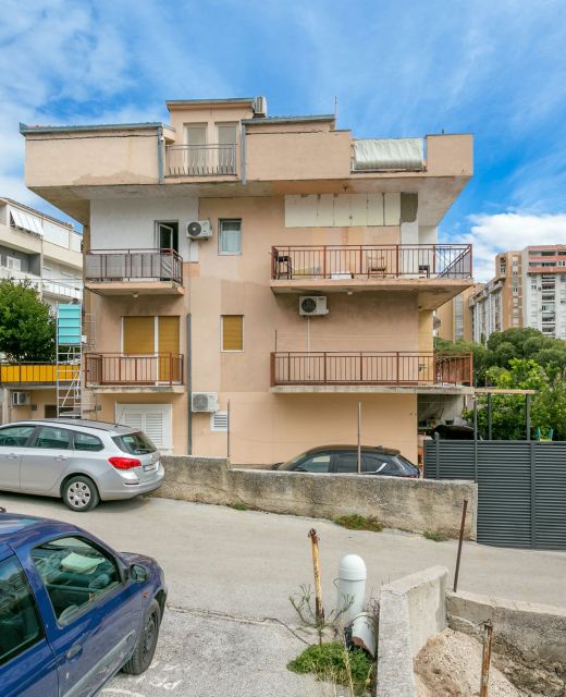 Apartments With Parking Space Split - 22293