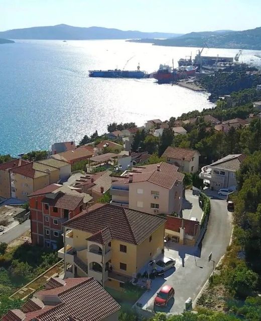 Apartments With Parking Space Trogir - 22505