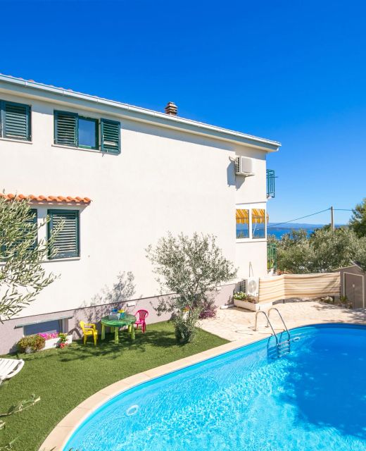 Family-friendly Apartments With Swimming Pool Kaštel Novi, Kaštela - 22569 Kaštel Novi