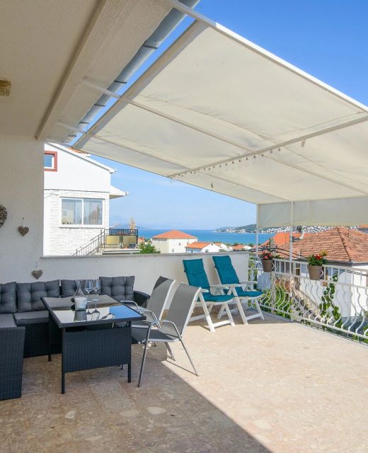 Apartments With Parking Space Trogir - 22655