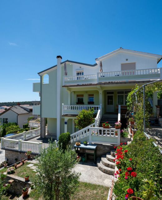 Apartments With Parking Space Palit, Rab - 22743 Palit